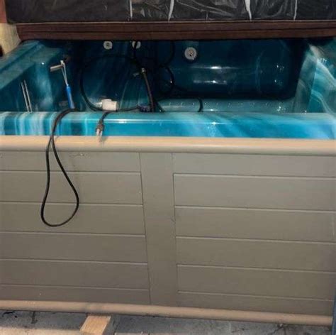 Emerald Cygnus Hot Tub Plumbing Cracked Sherwood Auctions