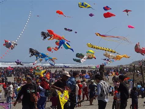 Kemeriahan Jogja International Kite Festival Di Pantai Parangkusumo