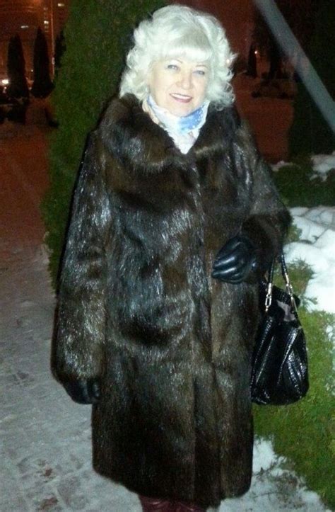 Pin By Toni On Lederhandschuhe In 2023 Fox Fur Coat Fur Stole Fur Coat