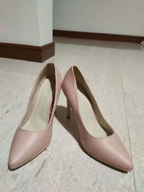 Free If Spend 20 Nude Heels Women S Fashion Footwear Heels On Carousell