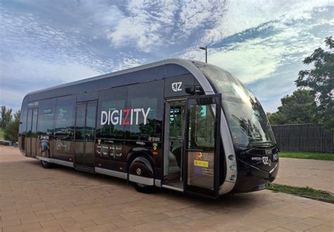 Comienza la fase de pruebas del autobús inteligente en Zaragoza Así