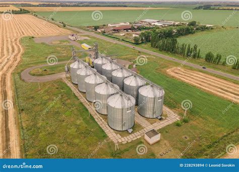 Vista A Rea De Terras Agr Colas E Silo De Cereais Foto De Stock