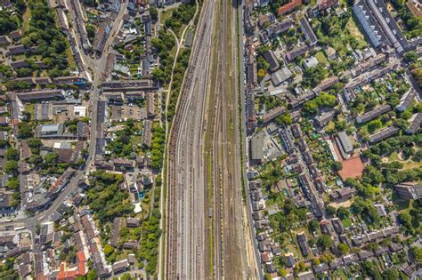 Mülheim an der Ruhr von oben Stadtansicht mit Gleisanlagen in Mülheim