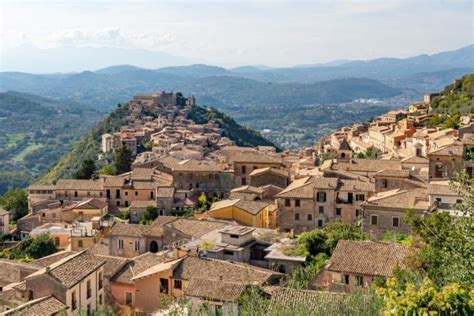 Beautiful Small Towns In Italy Famous Offbeat Spots