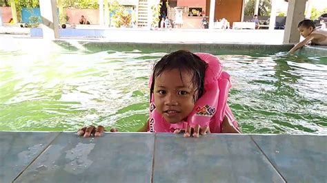 23 Gambar Anak Anak Berenang Bersama