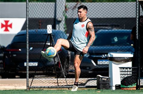 Medel volta a treinar e pode ser reforço do Vasco contra o