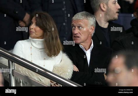 Léquipe Nationale De France Didier Deschamps Dans Les Stands Avec Son