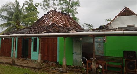 Angin Kencang Terjang Pemukiman Di Gunungkidul Satu Warga Luka Ringan