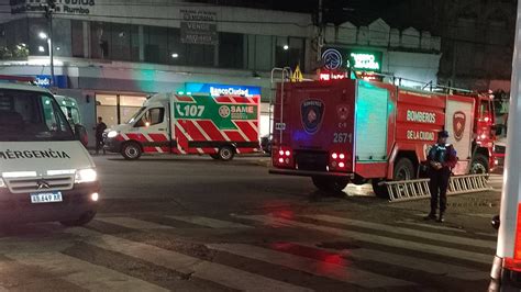 Tragedia En Floresta Dos Personas Murieron Tras El Derrumbe De Una Vivienda Minuto Argentina