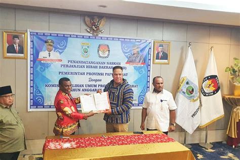 Pemprov Dan Kpu Papua Barat Teken Nphd Pilkada Rp200 032 Miliar