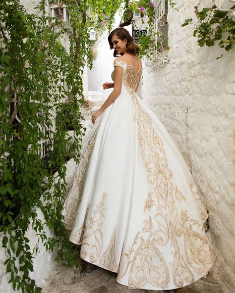 Gold Wedding Gowns 18 Gowns 2023 Guide Faqs Vestidos De Novia