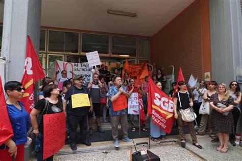 Sciopero Nidi E Materne Comunali A Bologna Corteo Di Sgb Contro I