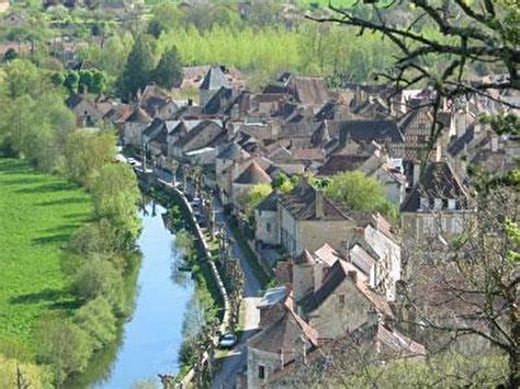 Village M Di Val De Noyers Sur Serein