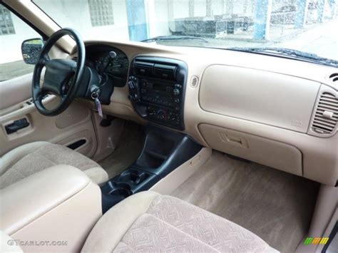 Medium Prairie Tan Interior 1998 Ford Explorer XLT 4x4 Photo #49264679 | GTCarLot.com