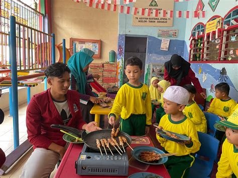 Bersama Para Murid Siswi KB TK Aisyiyah Bustanul Athfal XI Mahasiswa