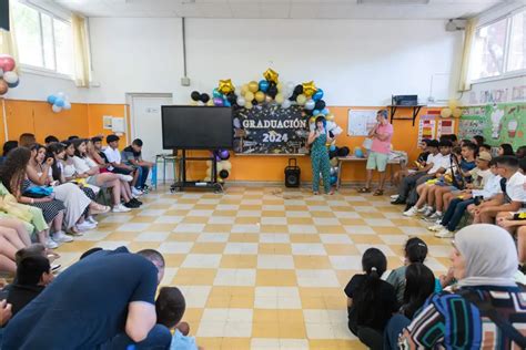 Fin De Curso Entre Almuerzos Con Fruta Y Graduaciones Im Genes