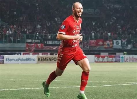 Striker Persija Jakarta Michael Krmencik Bagikan Pengalaman Latihan