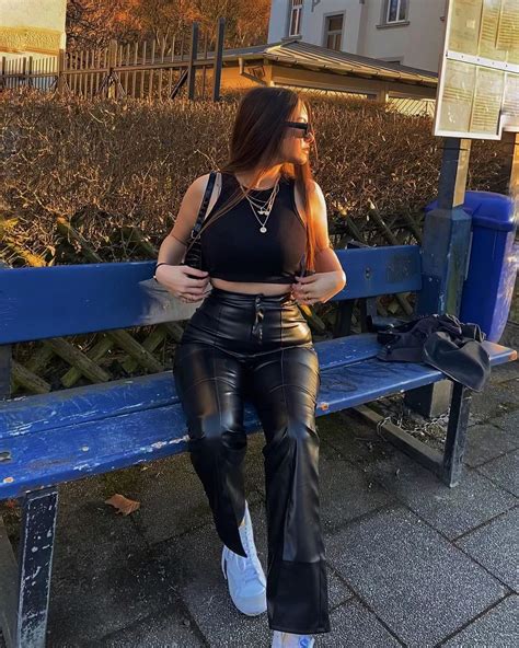 𝕷𝖆𝖎𝖑𝖆 𝕸𝖆𝖗𝖎𝖆♛ On Instagram Sunny Days☀️” Leder Leggins Leder