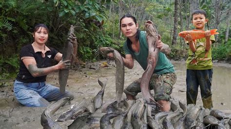 Harvesting Catfish The Process Of Making Smoked Fish Preserving Tet