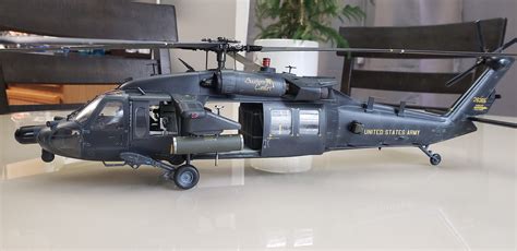 AH 60L Blackhawk DAP Plastic Model Helicopter Kit 1 35 Scale