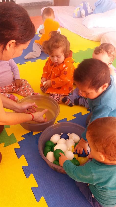 Professora Lucimara Berçário I A Brincadeiras Balões Percepção e