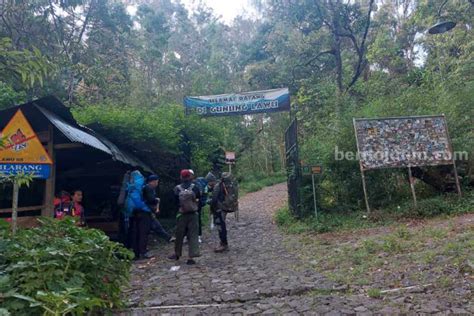 Ratusan Pendaki Ritual Suro Naik Gunung Lawu Via Cemoro Sewu Magetan