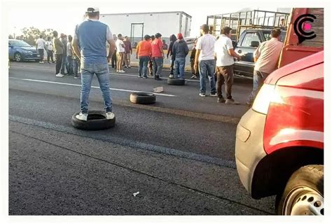 Pobladores de Santa Rita Tlahuapan bloquearon la autopista México Puebla