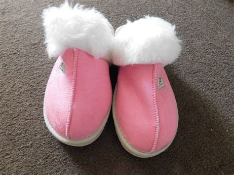 Pink Ugg Slippers (37/4) | in Highwoods, Essex | Gumtree