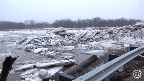 Some evacuated along Kankakee River in Illinois due to ice floe melts ...