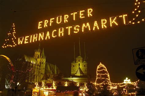 Der Weihnachtsmarkt auf dem Domplatz in … – Bild kaufen – 70017844 lookphotos