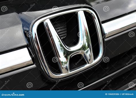 Honda Car Logo With The Blue Sky Background Editorial Image ...