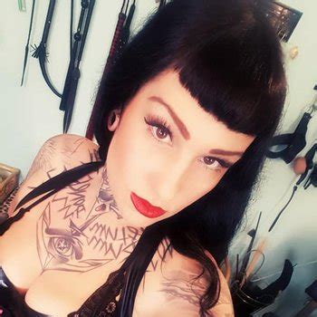 Lady Vampira Babe Page Watch This Adult Model On FreeOnes