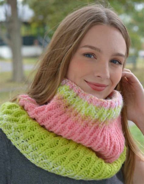 Ravelry Honeycomb Cowl Pattern By Amanda Pratt