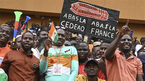 Niger 20000 Partisans Du Coup Detat Rassemblés à Niamey Après Un