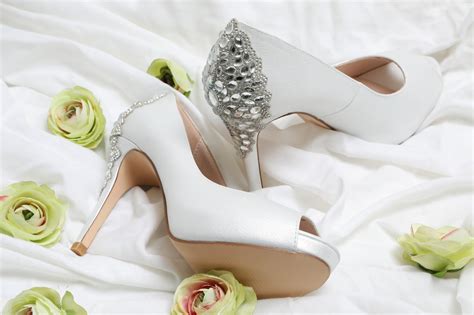 Best Heels Ideas for Wedding Guests - GLITTER FASHION