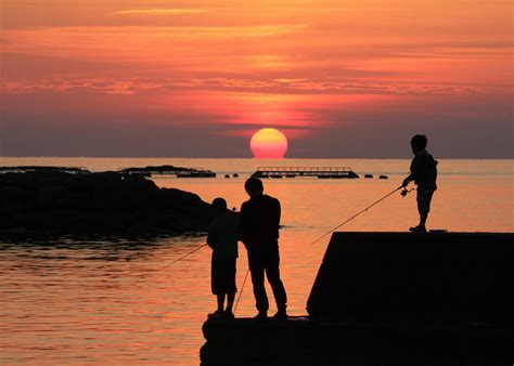 だるま夕日の季節になりました。11月～2月下旬 すくも観光ナビ