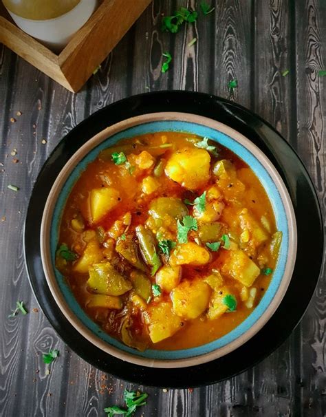 Aloo Shimla Mirch Sabzi Recipe Potato Capsicum Gravy Maayeka