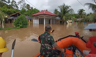 Bencana Hidrometeorologi Basah Tiga Wilayah Sumatra Barat Warga