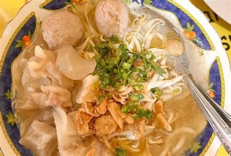 10 Tempat Makan Mie Kocok Bandung Yang Legendaris