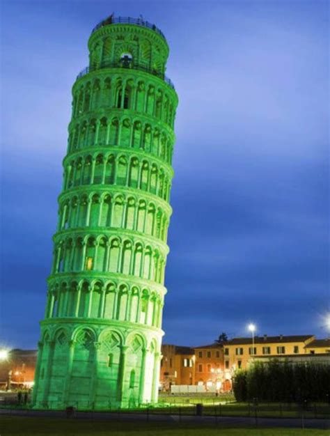 Der Pisa Turm Schief Und Symbolhaft