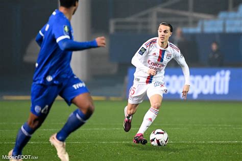 Ligue Rc Strasbourg Ol Maxence Caqueret Pointe Du Doigt Les