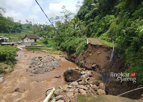 Lahan Pertanian Jalan Hingga Jalur Air Bersih Terdampak Banjir Bandang