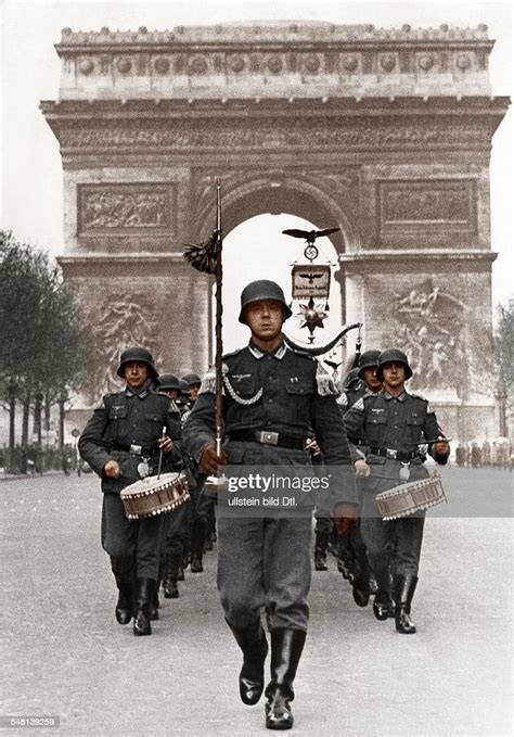 World War II, German occupation of France: German soldiers at Arc de ...