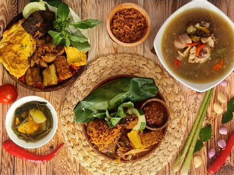 10 Tempat Makan Sop Iga Goreng Terbaik Di Surabaya