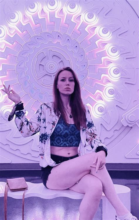 You dream of being her footstool. : r/marisha_ray