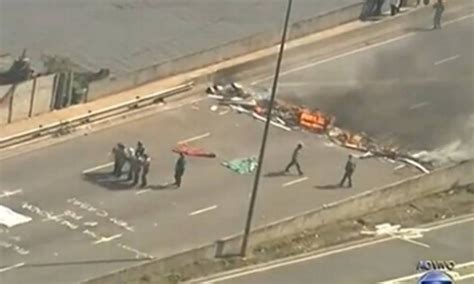 Manifestantes Interditam Marginal Tiet Em S O Paulo Jornal O Globo