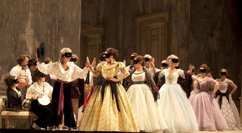 La traviata — Elena Araoz - Stage Director of Theatre and Opera