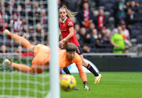 Ella Toone Red Card Man United Star Sent Off After Losing It With