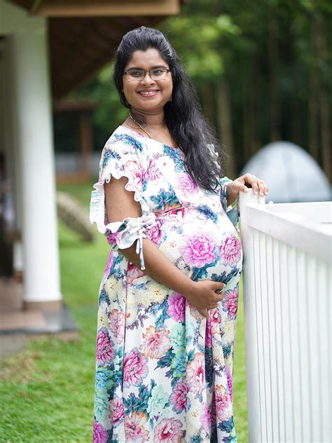 Maternity Photoshoot Gown Floral