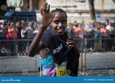 Rahma Tusa Chota Vince La Ventiquattresima Edizione Della Maratona Di